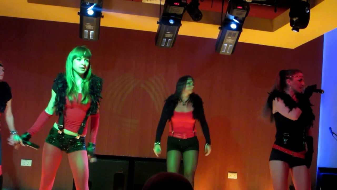 Clab Acacia in Dubai, Russian girls singers.